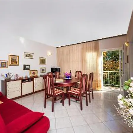 House - Sleeps 8 - Garden - Parking 펜션 *
