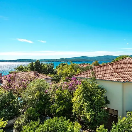 펜션 House - Sleeps 8 - Garden - Parking *