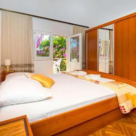 House - Sleeps 8 - Garden - Parking 펜션 *