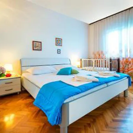 House - Sleeps 8 - Garden - Parking 오레비츠