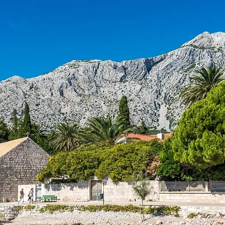 Stunning 3-bed House In Holiday home *