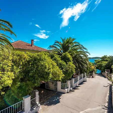 Stunning 3-bed House In Holiday home Orebic