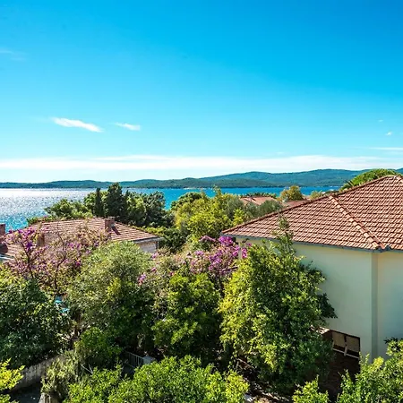Holiday home Stunning 3-bed House In *