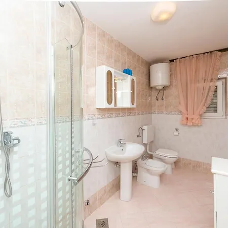 House - Sleeps 8 - Garden - Parking Dom wakacyjny *
