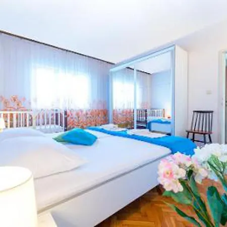 Dom wakacyjny House - Sleeps 8 - Garden - Parking